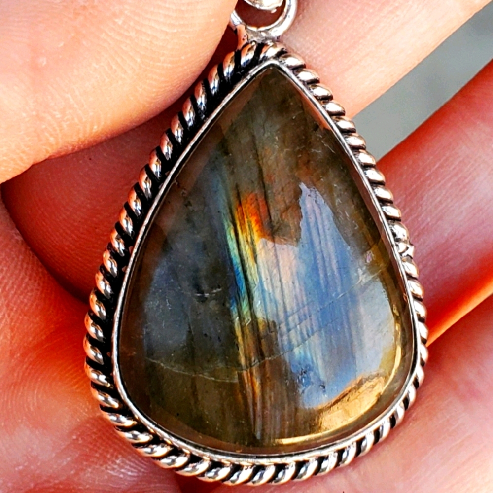 New Labradorite Silver Pendant.